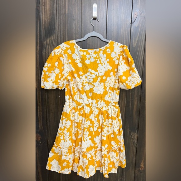 NWT mini puff sleeve floral print yellow and white dress-Size Large - Picture 9 of 10